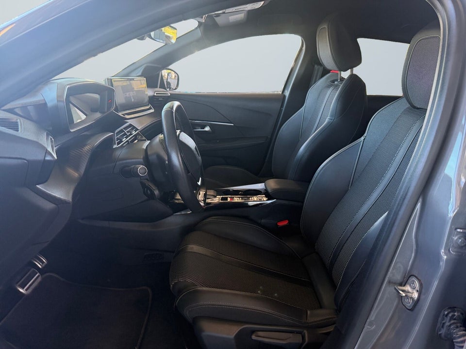 Peugeot e-208 54 GT 5d