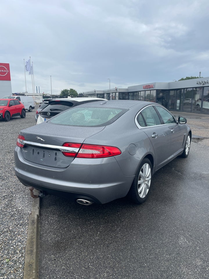 Jaguar XF 2,2 D Luxury aut. 4d