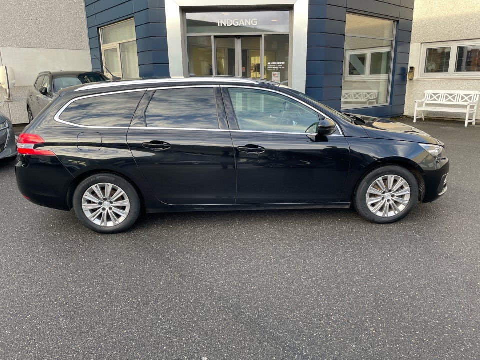 Peugeot 308 1,5 BlueHDi 130 Infinity SW 5d