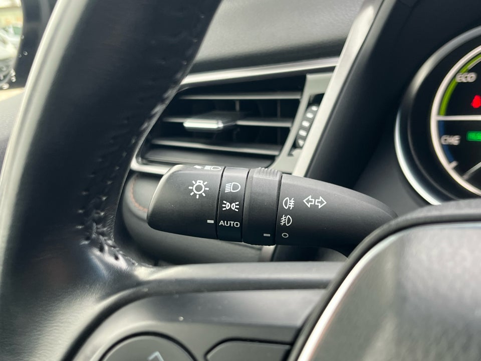 Toyota Camry 2,5 Hybrid H3 Executive CVT 4d