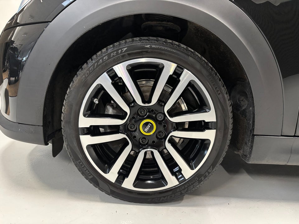 MINI Cooper SE Essential 3d