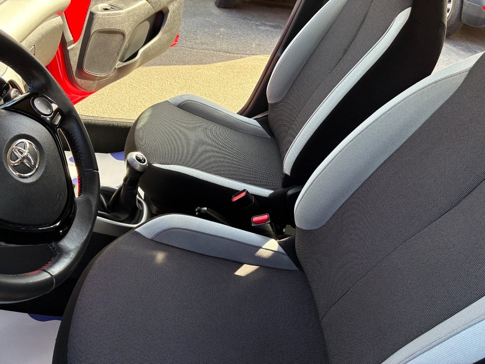 Toyota Aygo 1,0 VVT-i x-play 5d