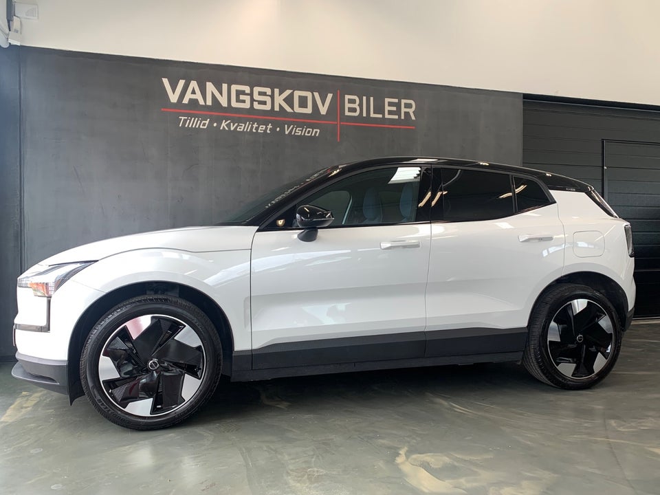 Volvo EX30 Extended Range Plus 5d