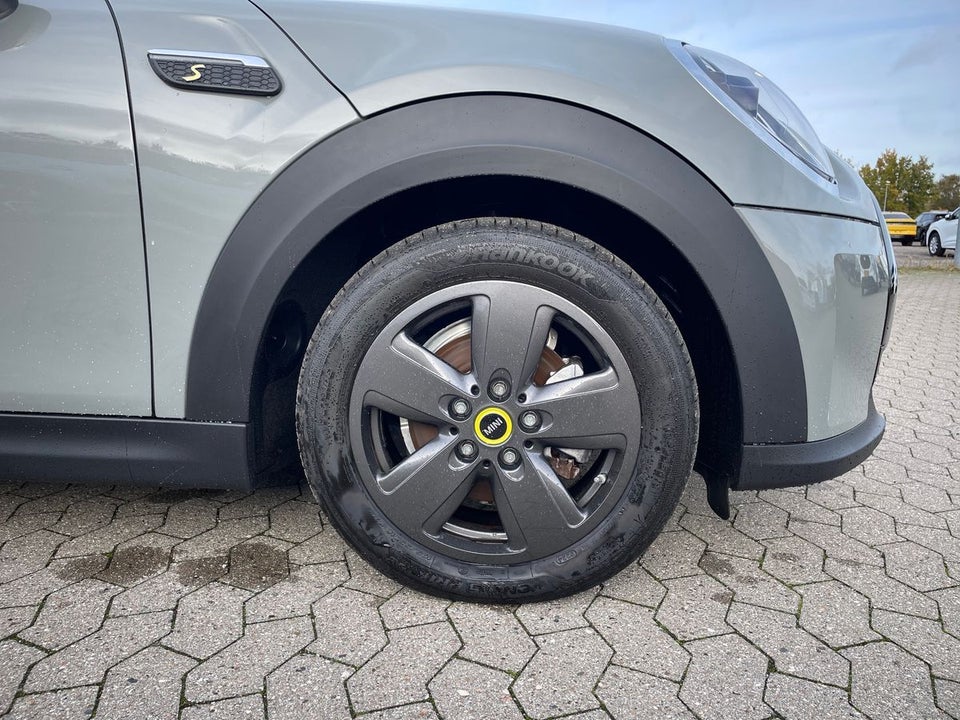 MINI Cooper SE Essential 3d