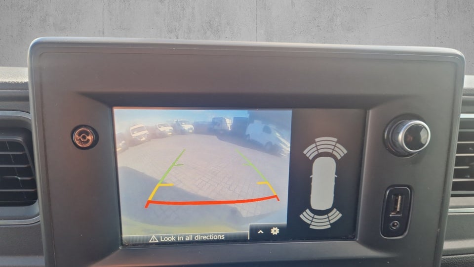 Renault Master IV T33 2,3 dCi 135 L2H2 Kassevogn