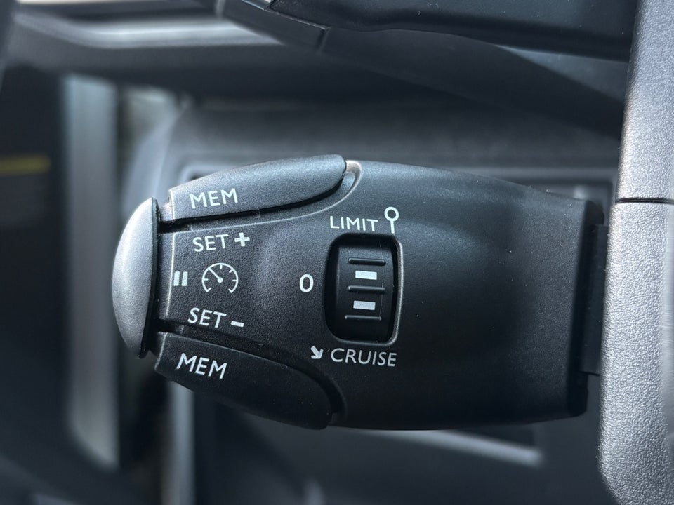 Peugeot 5008 1,2 e-THP 130 Allure EAT6 7prs 5d