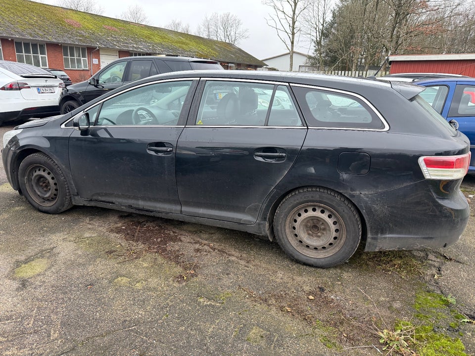Toyota Avensis 2,0 D-4D T1 4d