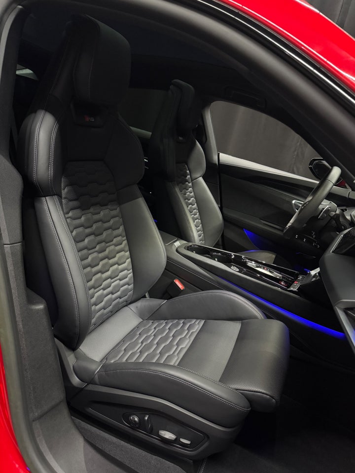 Audi RS e-tron GT quattro 4d