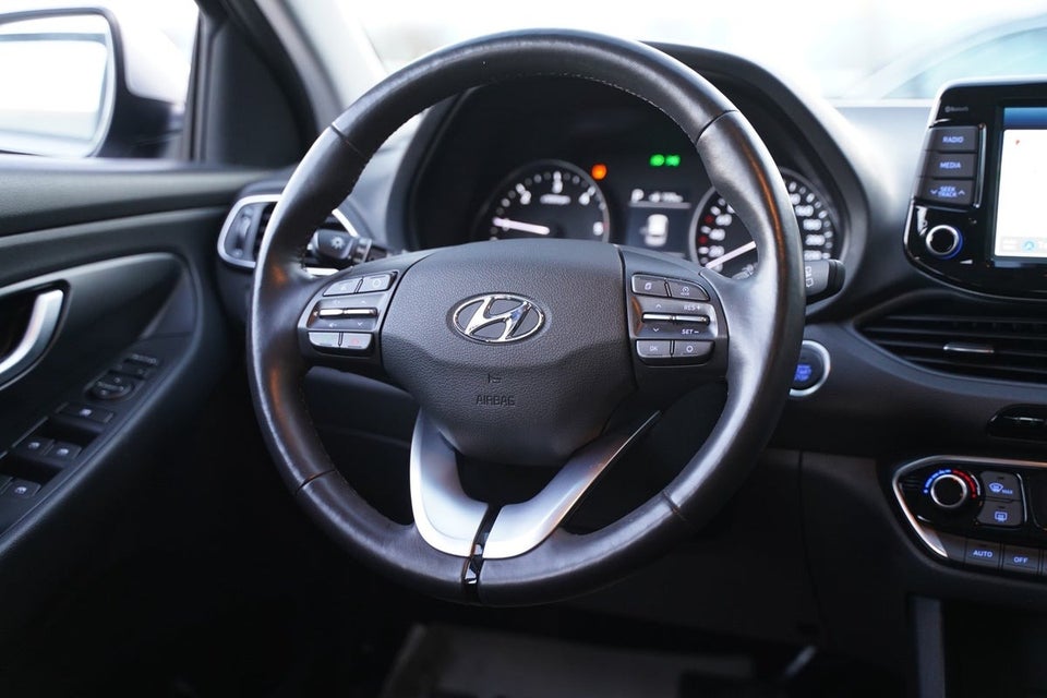 Hyundai i30 1,6 CRDi 110 Premium stc. DCT 5d