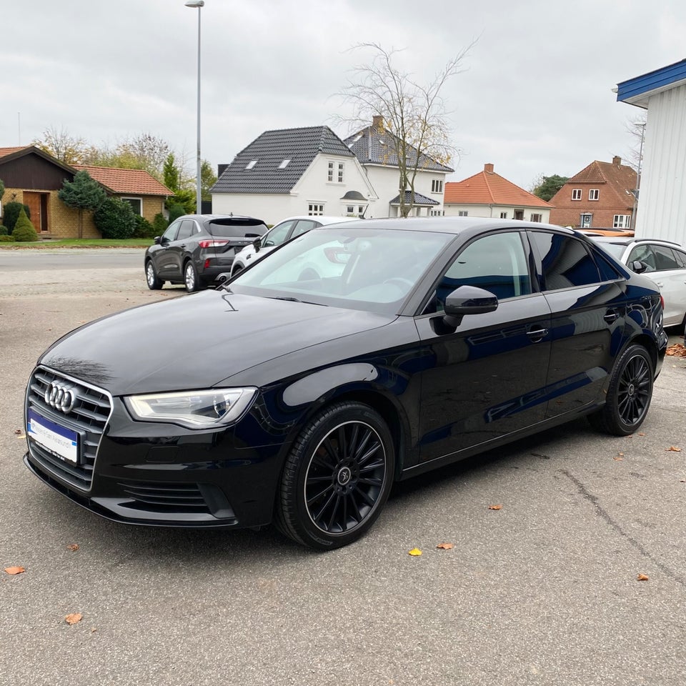 Audi A3 1,6 TDi 110 Attraction 4d