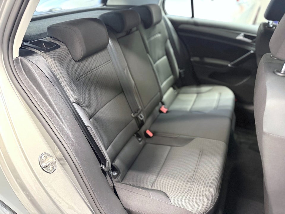 VW Golf VII 1,6 TDi 115 Comfortline 5d