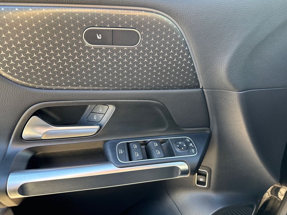 Mercedes EQB300 4Matic 5d