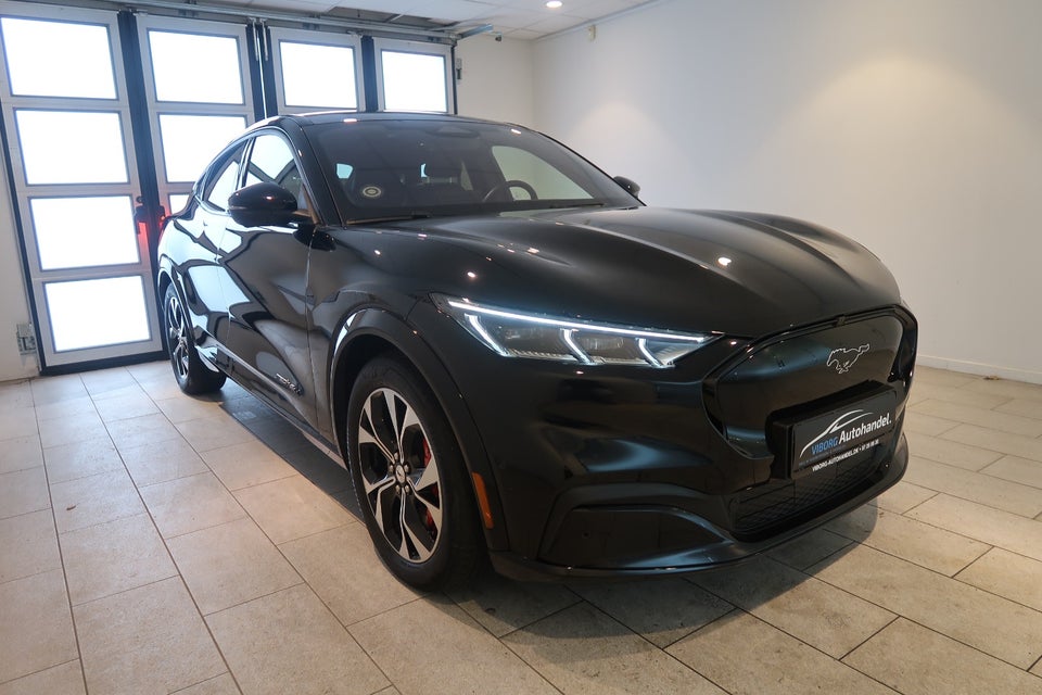 Ford Mustang Mach-E 98 Premium Extended Range AWD 5d