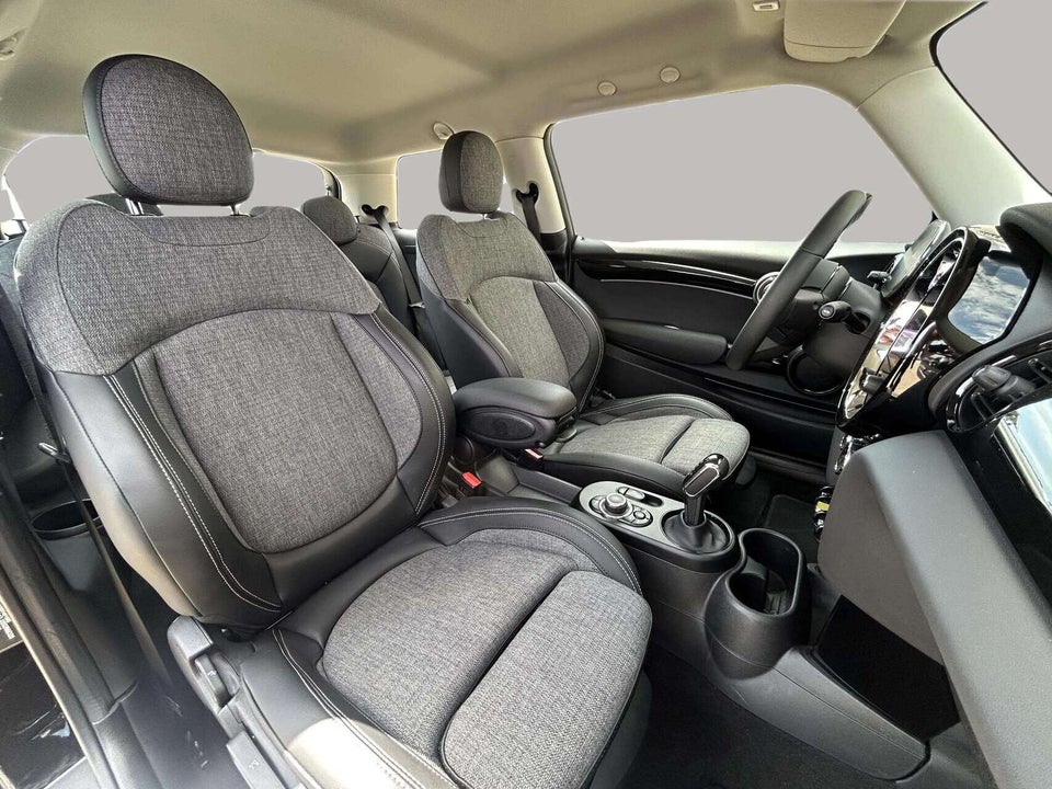 MINI Cooper SE Classic Trim 3d