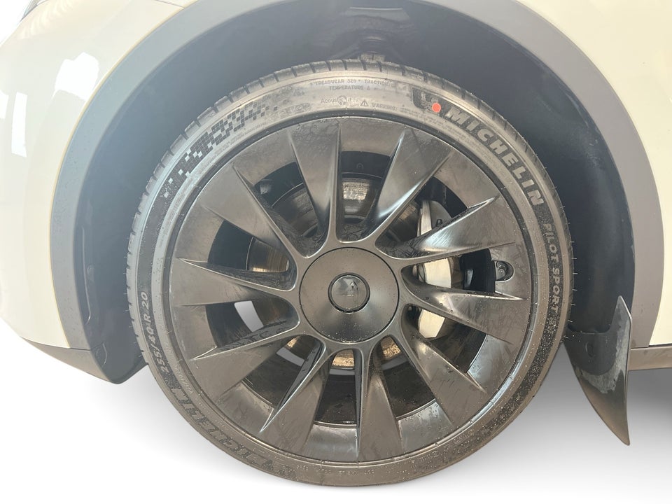 Tesla Model Y Long Range AWD 5d