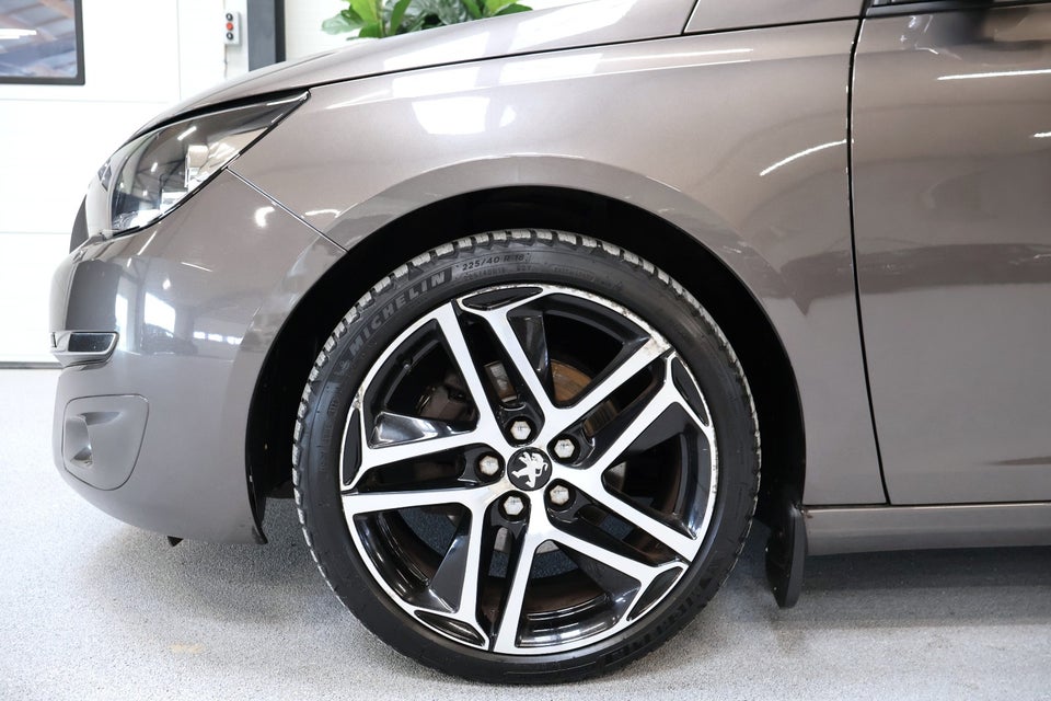 Peugeot 308 1,6 BlueHDi 120 Selection Sky 5d