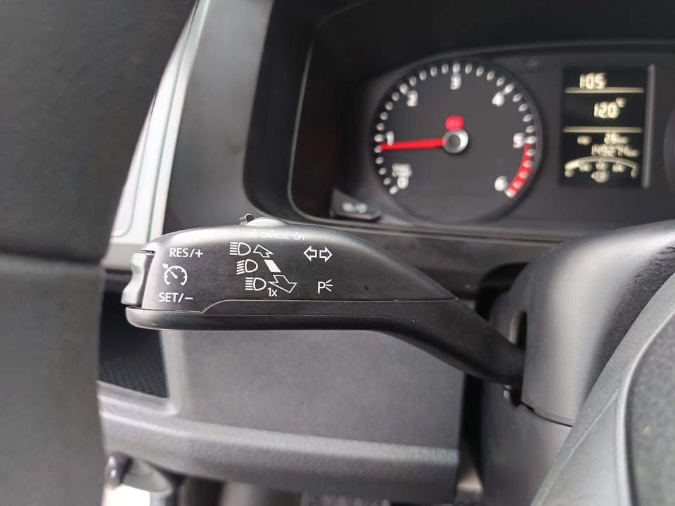 VW Transporter 2,0 TDi 102 Kassevogn lang