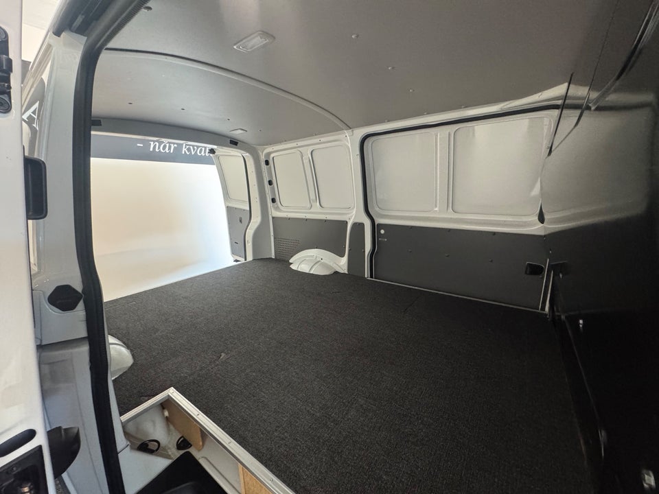 VW Transporter 2,0 TDi 110 Kassevogn kort