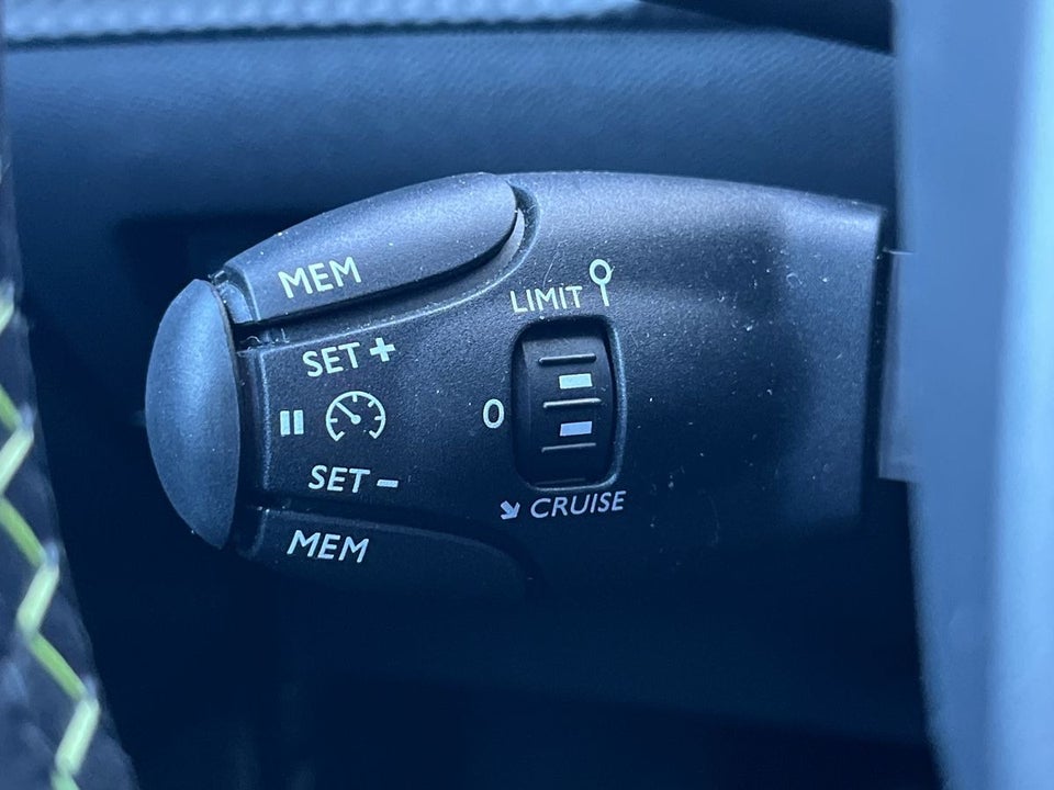 Peugeot e-2008 54 GT 5d