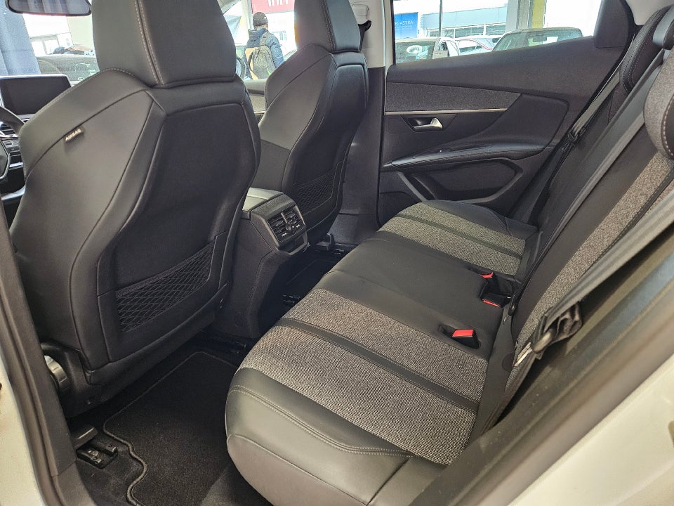 Peugeot 3008 1,2 PureTech 130 Allure EAT8 5d