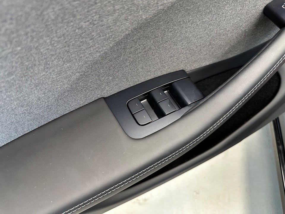 Tesla Model 3 RWD 4d