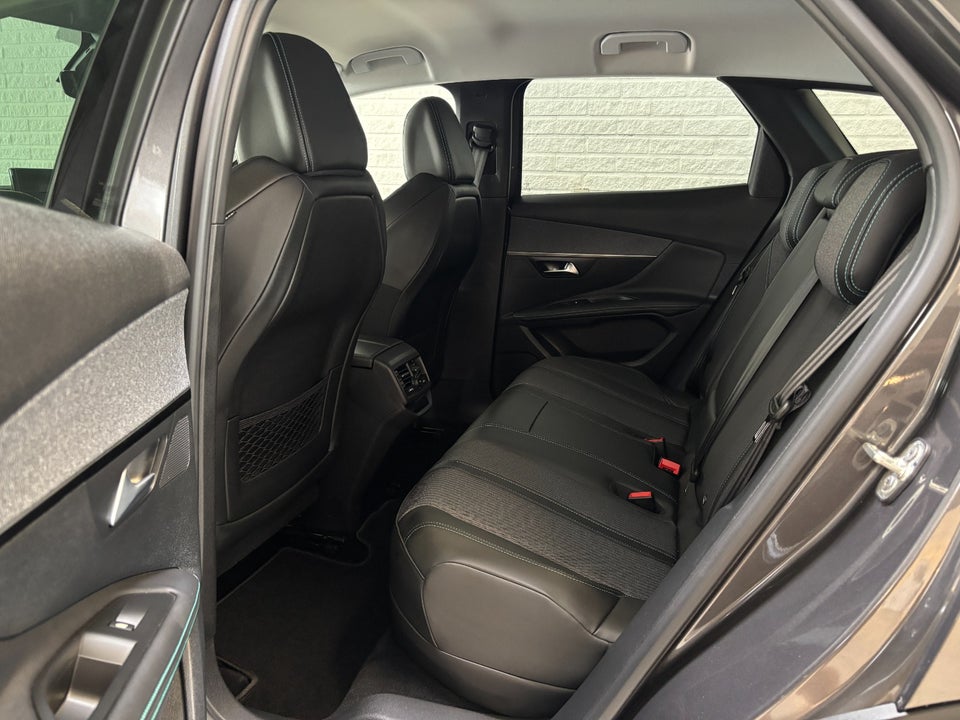 Peugeot 3008 1,6 Hybrid First Selection EAT8 5d