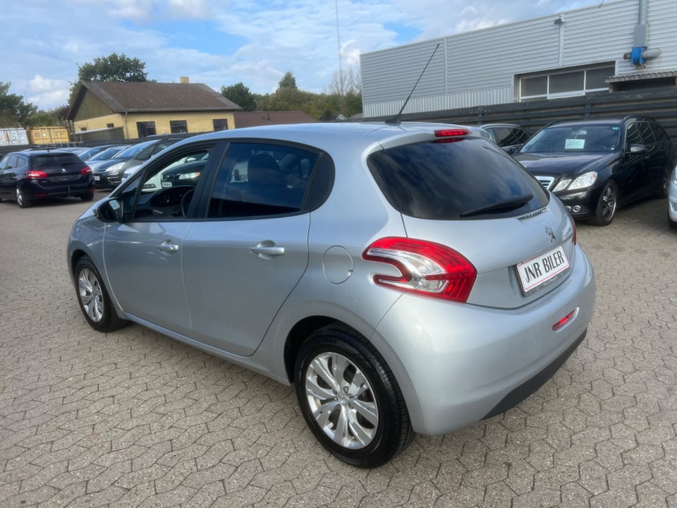 Peugeot 208 1,2 VTi Style 5d