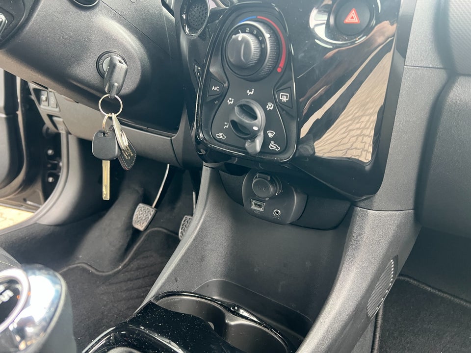 Peugeot 108 1,0 e-VTi 72 Allure+ 5d