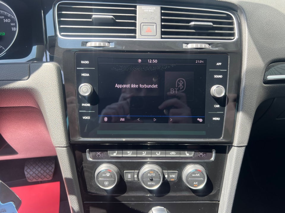 VW Golf VII 2,0 TDi 150 Highline DSG Van 5d