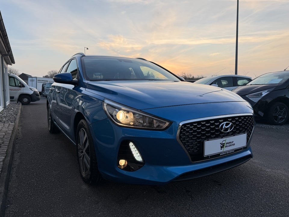 Hyundai i30 1,6 CRDi 110 Premium stc. 5d