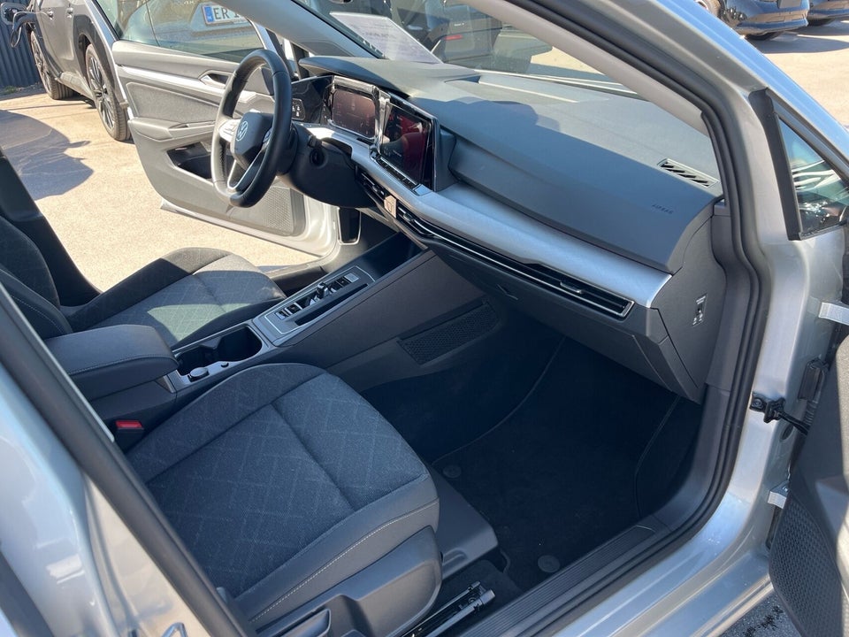 VW Golf VIII 1,5 eTSi 130 Life DSG 5d