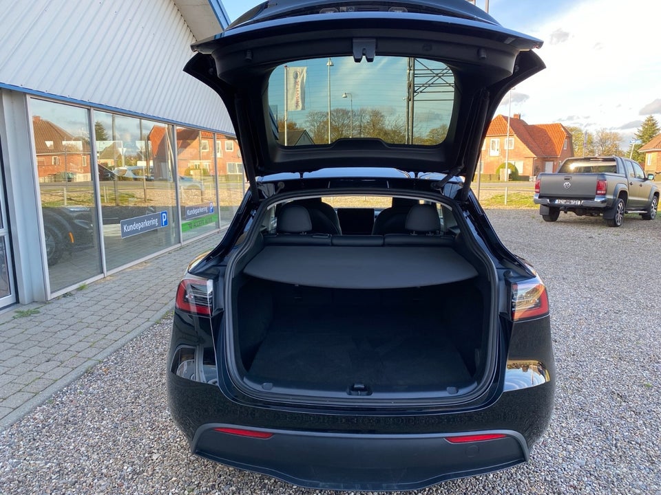 Tesla Model Y Long Range AWD 5d