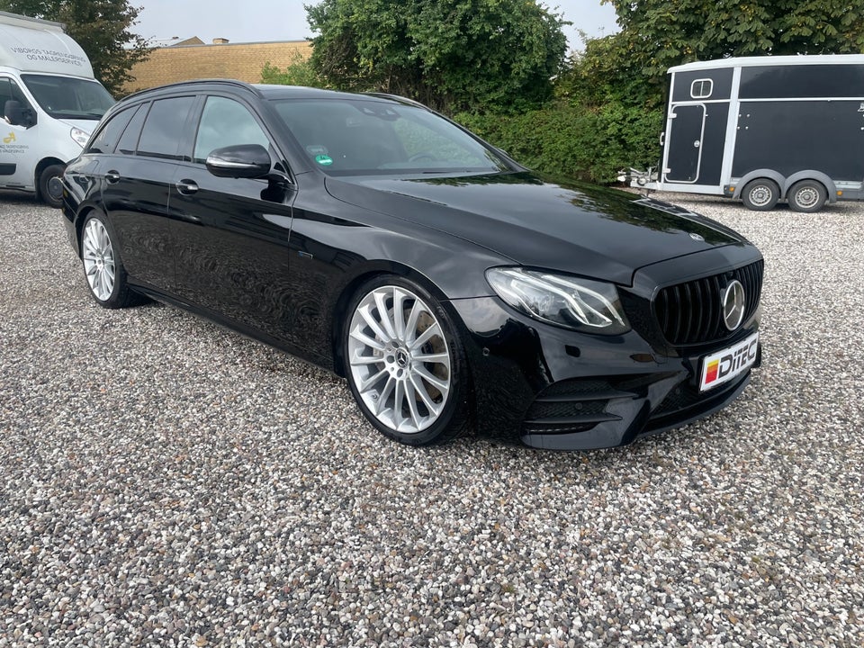 Mercedes E300 de 2,0 AMG Line stc. aut. 5d