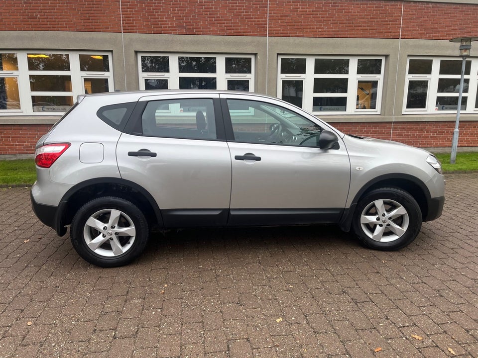 Nissan Qashqai 1,6 Visia 5d