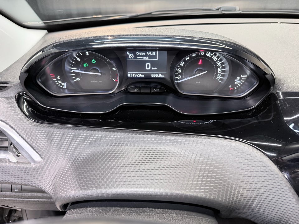 Peugeot 208 1,2 PureTech 82 Allure Sky 5d