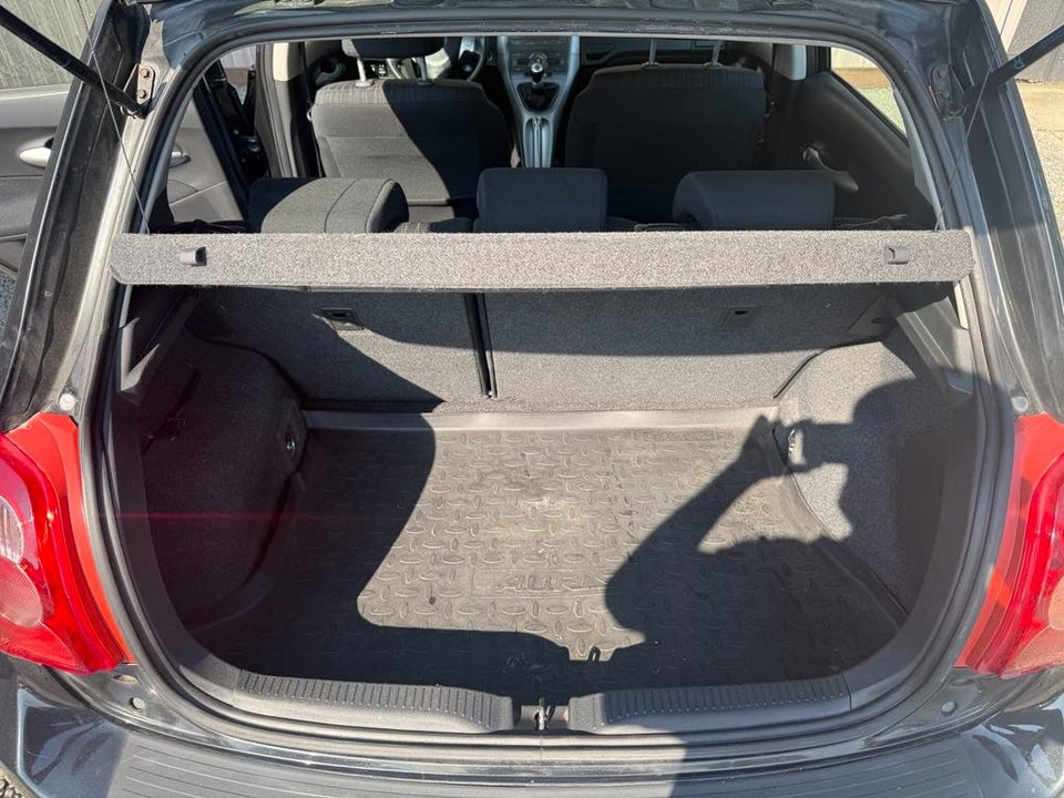 Toyota Auris 1,6 Sol 5d