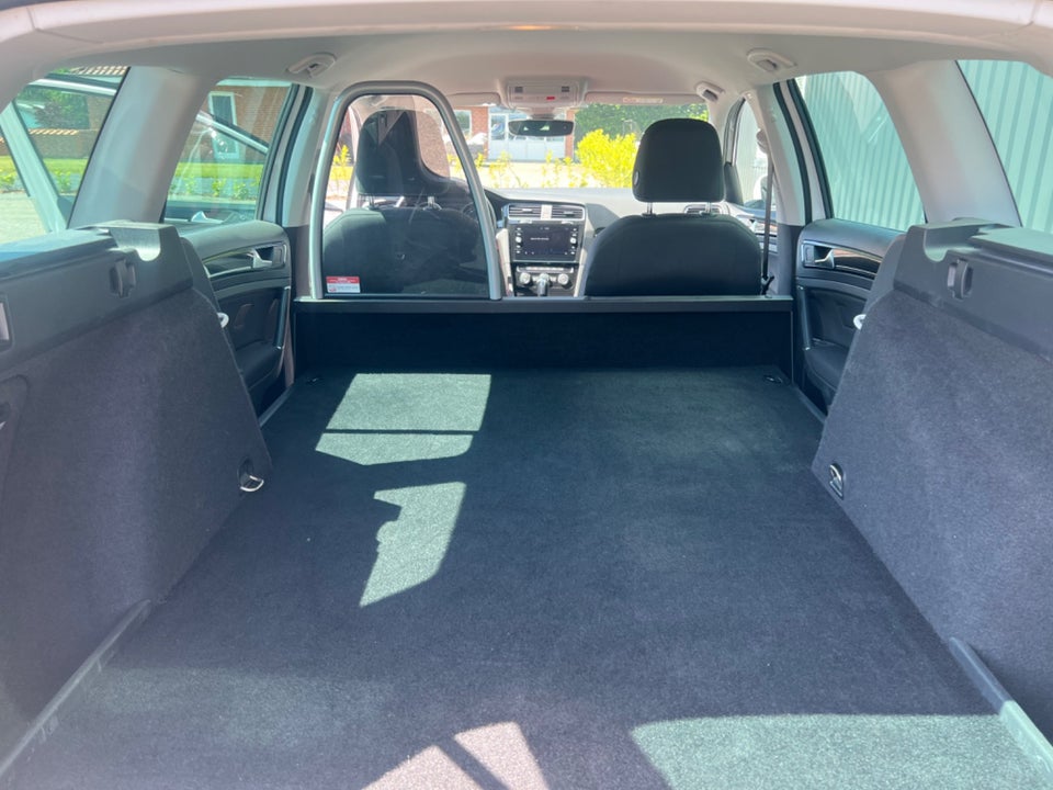 VW Golf VII 2,0 TDi 150 Highline DSG Van 5d