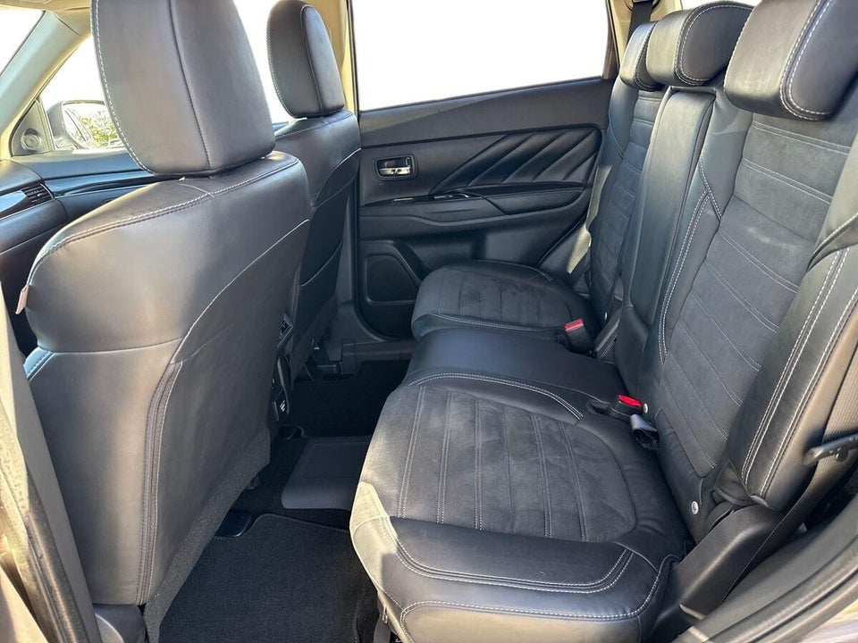 Mitsubishi Outlander 2,4 PHEV Intense CVT 4WD 5d