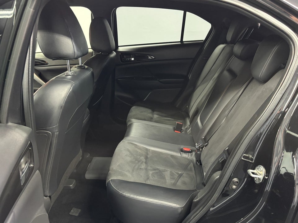 Mitsubishi Eclipse Cross 2,4 PHEV Invite CVT 4WD 5d