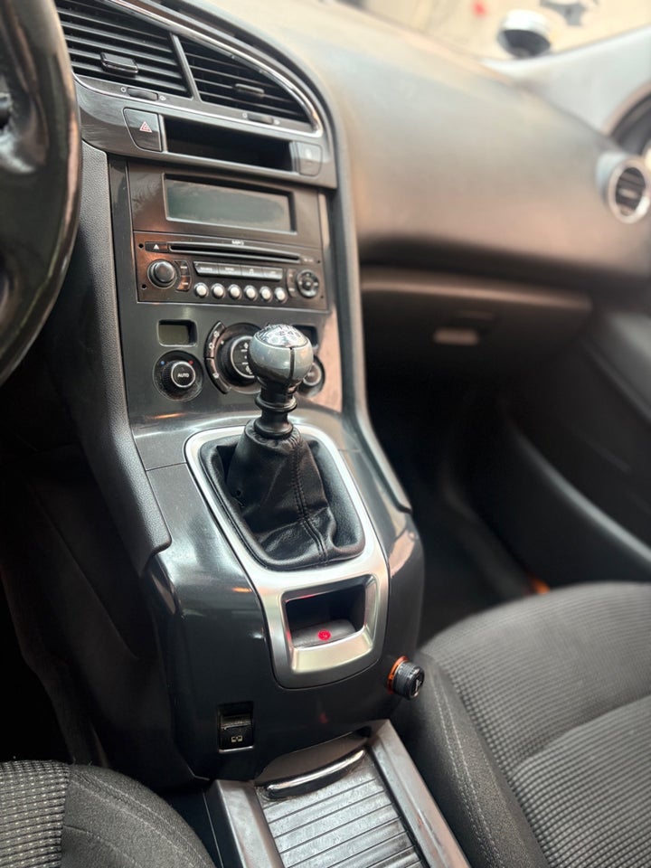 Peugeot 5008 1,6 HDi 110 Premium 7prs 5d