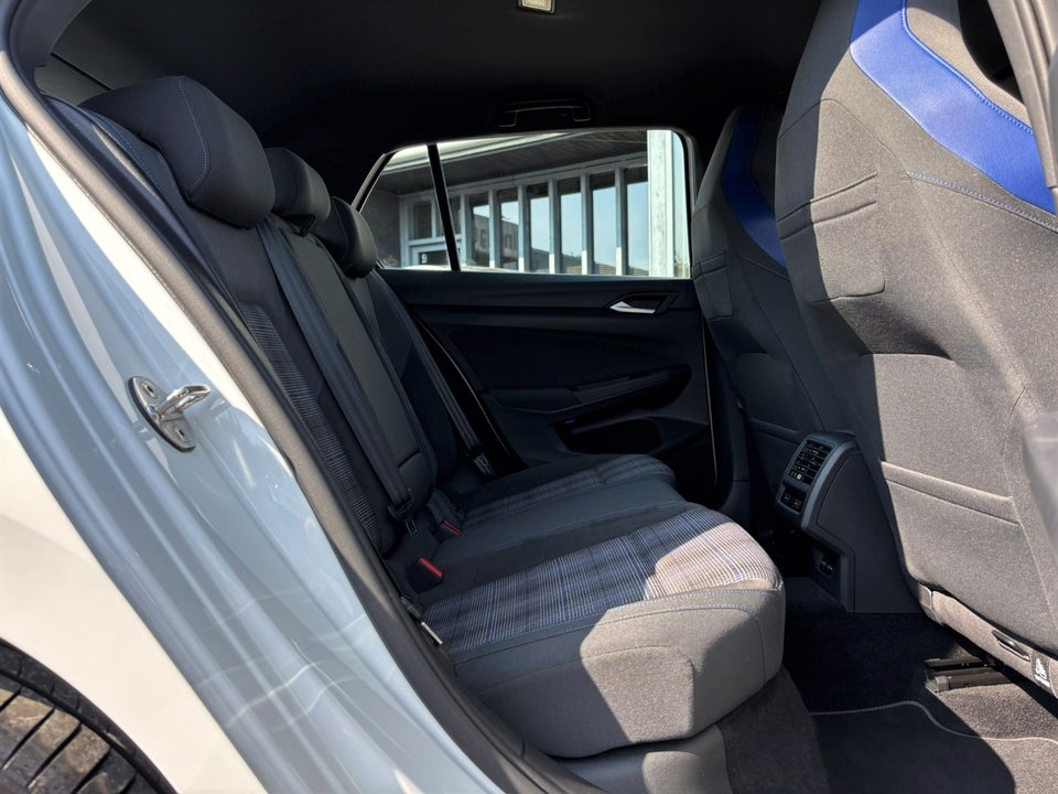 VW Golf VIII 1,4 GTE DSG 5d