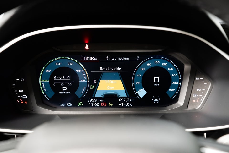 Audi Q3 45 TFSi e Attitude plus S-tr. 5d