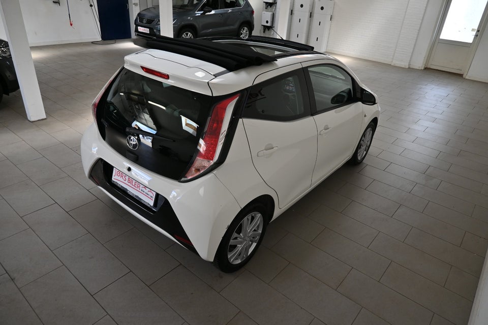 Toyota Aygo 1,0 VVT-i x-wave Sky 5d