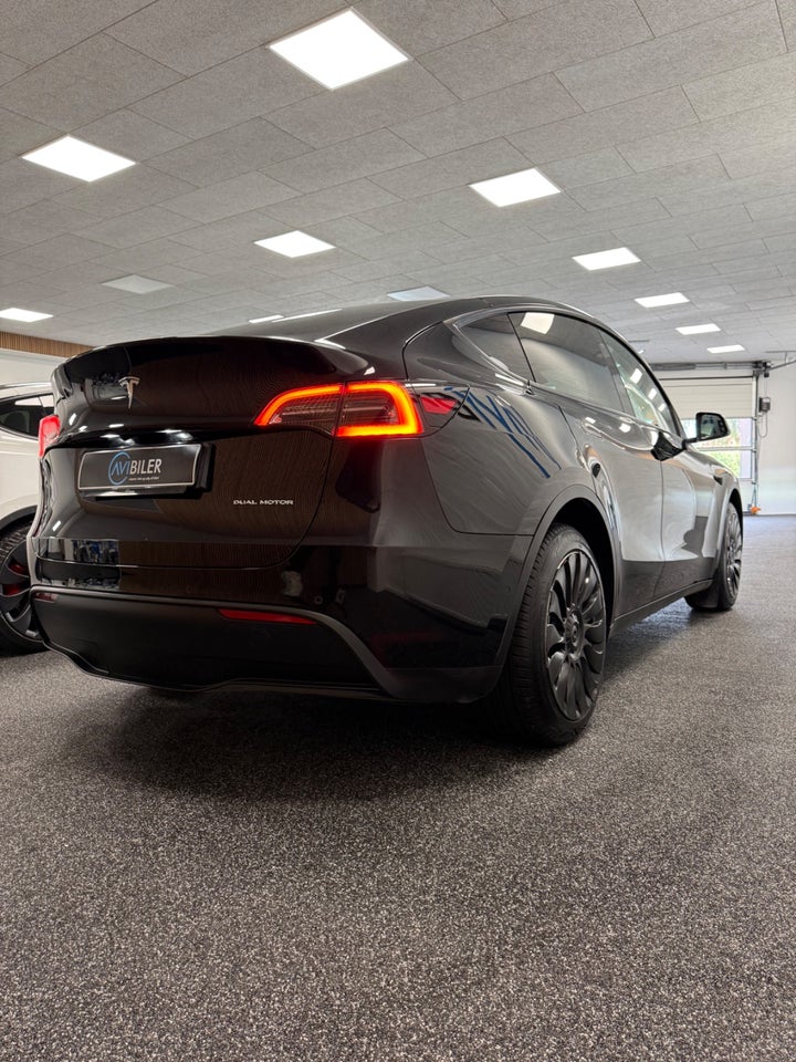 Tesla Model Y Long Range AWD 5d