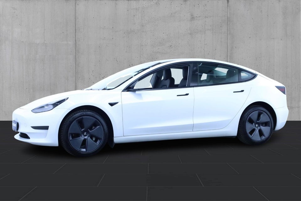 Tesla Model 3 Standard Range+ RWD 4d