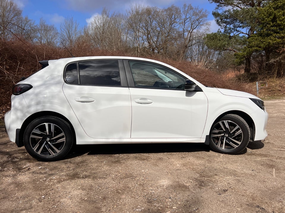 Peugeot 208 1,2 PureTech 75 Black Limited 5d