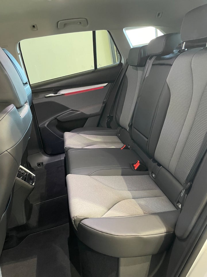 Skoda Enyaq 80 iV Plus Loft 5d