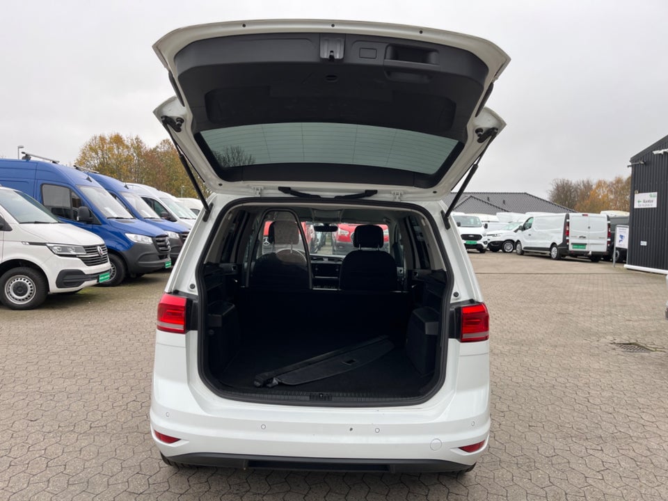 VW Touran 2,0 TDi 115 Highline DSG Van 5d