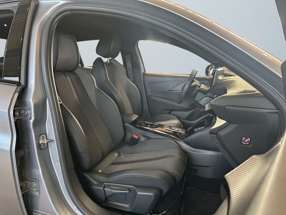 Peugeot e-208 50 GT 5d