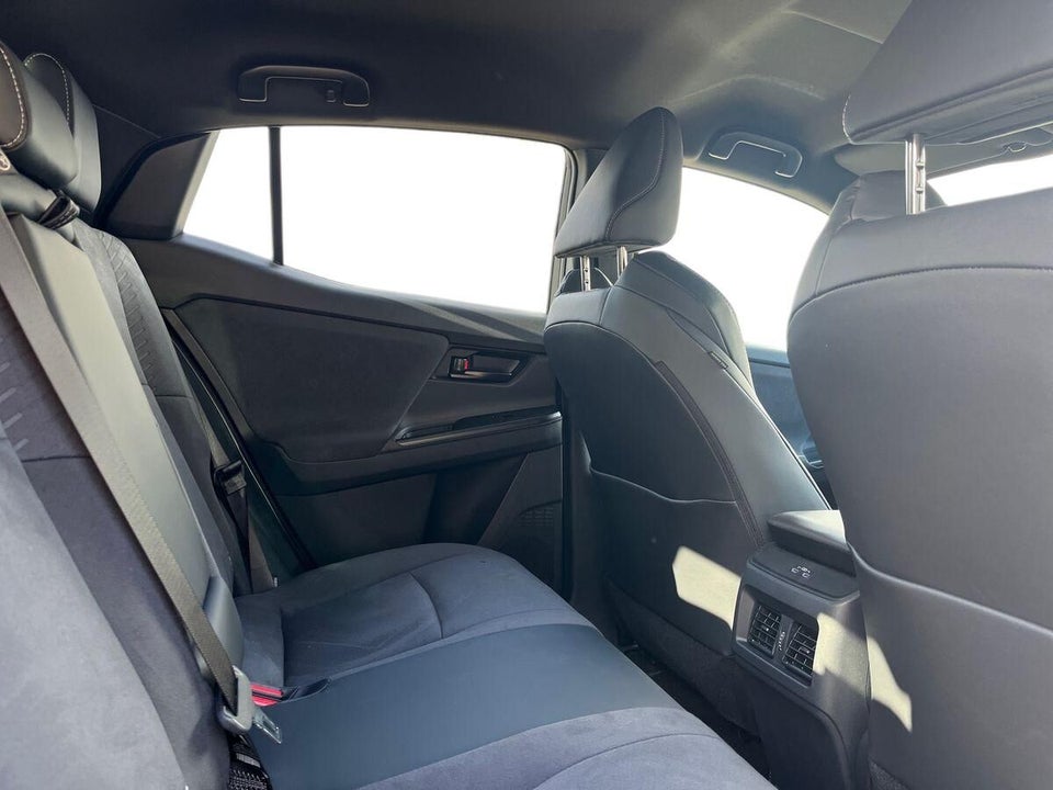 Toyota C-HR+ 77 Executive AWD 5d